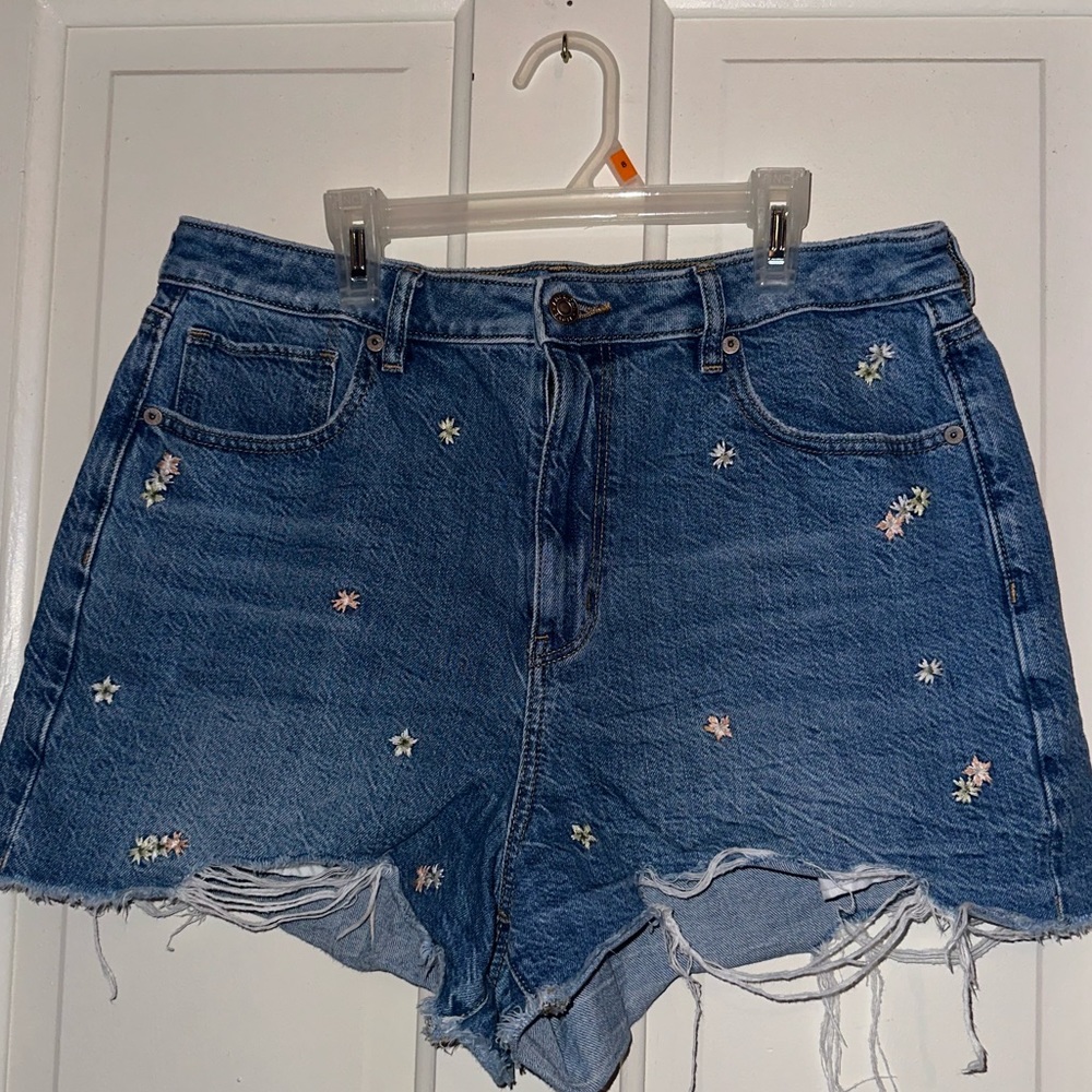 American eagle embroidered mom short